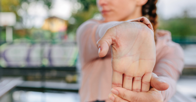 The 30-Second Exercise to Stimulate Your Vagus Nerve and Calm Your Mind